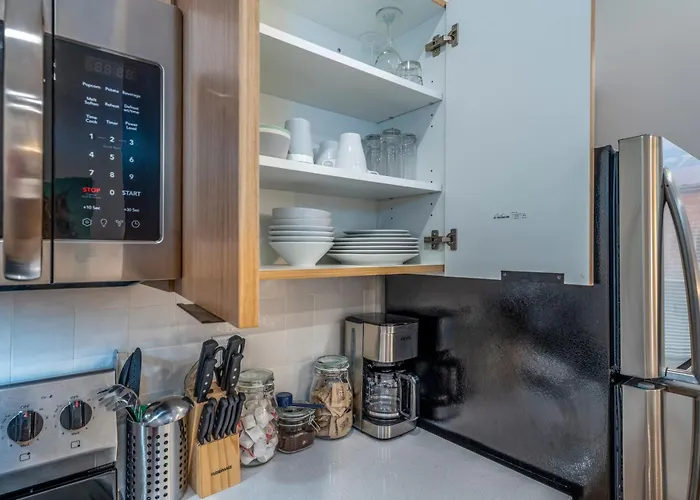 Prime Otr, 3 Lux Queen Beds, Two 55In Tvs, Steps To Tql, Findlay Market, Light Rail, Fast Wifi