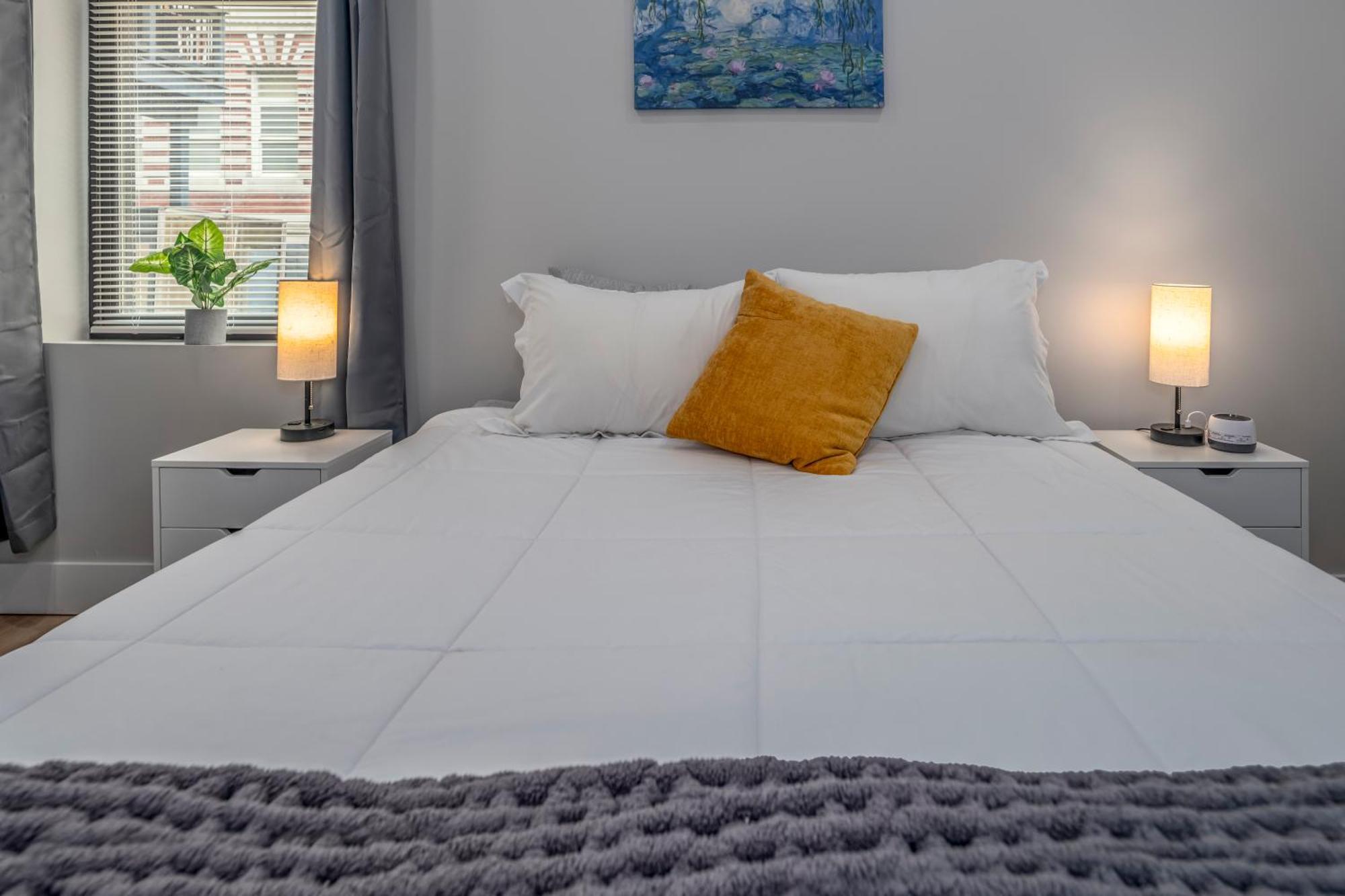 Prime Otr, 3 Lux Queen Beds, Two 55in Tvs, Steps To Tql, Findlay Market, Light Rail, Fast Wifi Apartment *