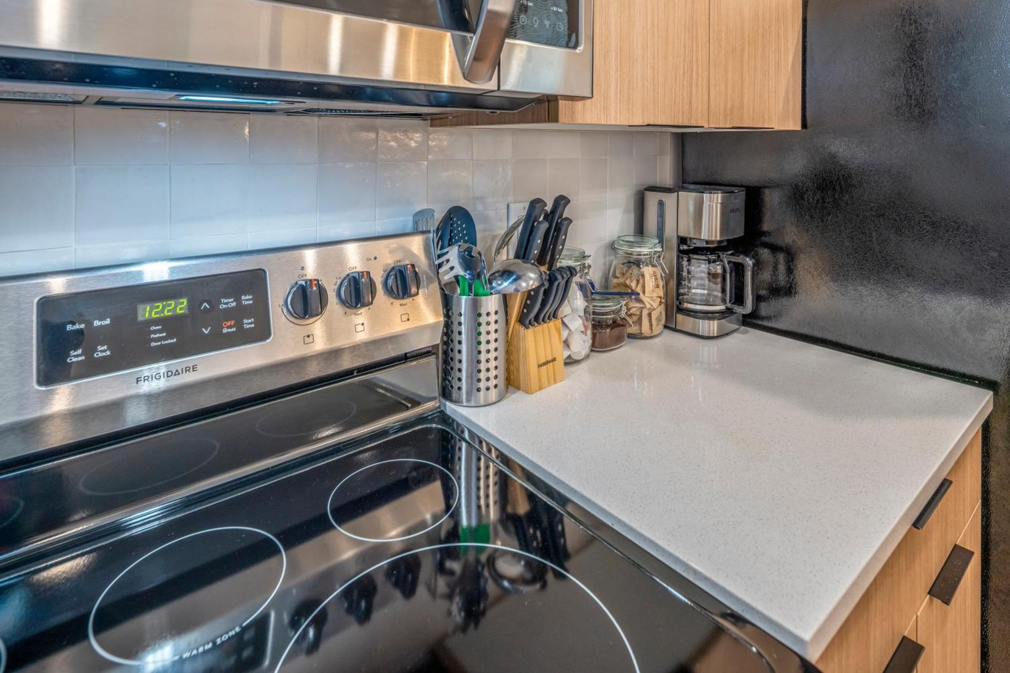 Prime Otr, 3 Lux Queen Beds, Two 55in Tvs, Steps To Tql, Findlay Market, Light Rail, Fast Wifi * Cincinnati