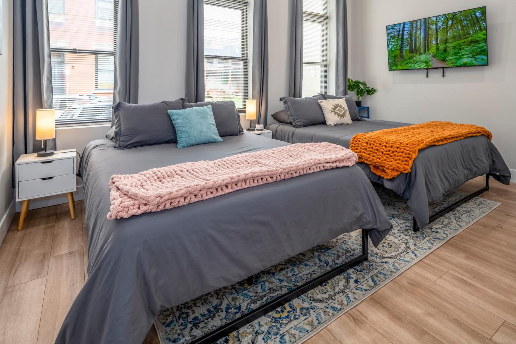 Prime Otr, 3 Lux Queen Beds, Two 55in Tvs, Steps To Tql, Findlay Market, Light Rail, Fast Wifi *