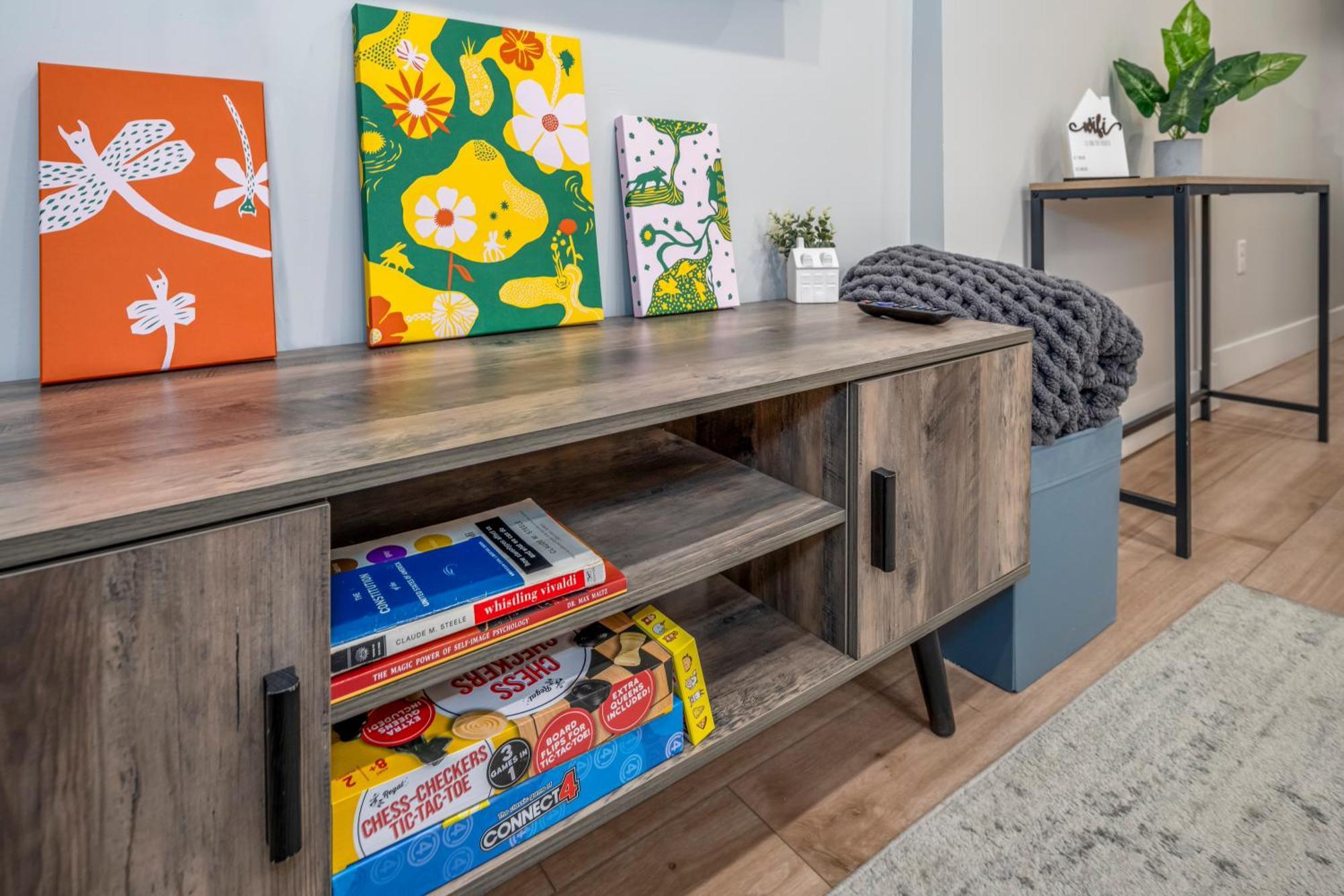 Prime Otr, 3 Lux Queen Beds, Two 55in Tvs, Steps To Tql, Findlay Market, Light Rail, Fast Wifi Apartment
