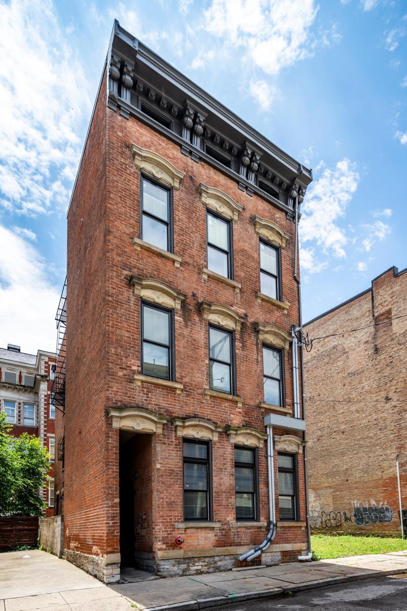Prime Otr, 3 Lux Queen Beds, Two 55in Tvs, Steps To Tql, Findlay Market, Light Rail, Fast Wifi Cincinnati