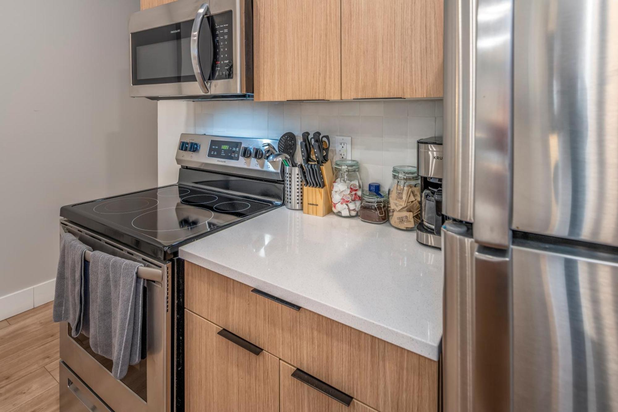 Prime Otr, 3 Lux Queen Beds, Two 55in Tvs, Steps To Tql, Findlay Market, Light Rail, Fast Wifi Cincinnati