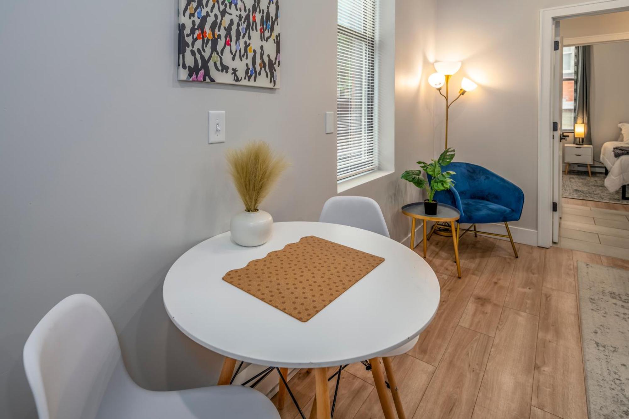 Prime Otr, 3 Lux Queen Beds, Two 55in Tvs, Steps To Tql, Findlay Market, Light Rail, Fast Wifi Apartment *