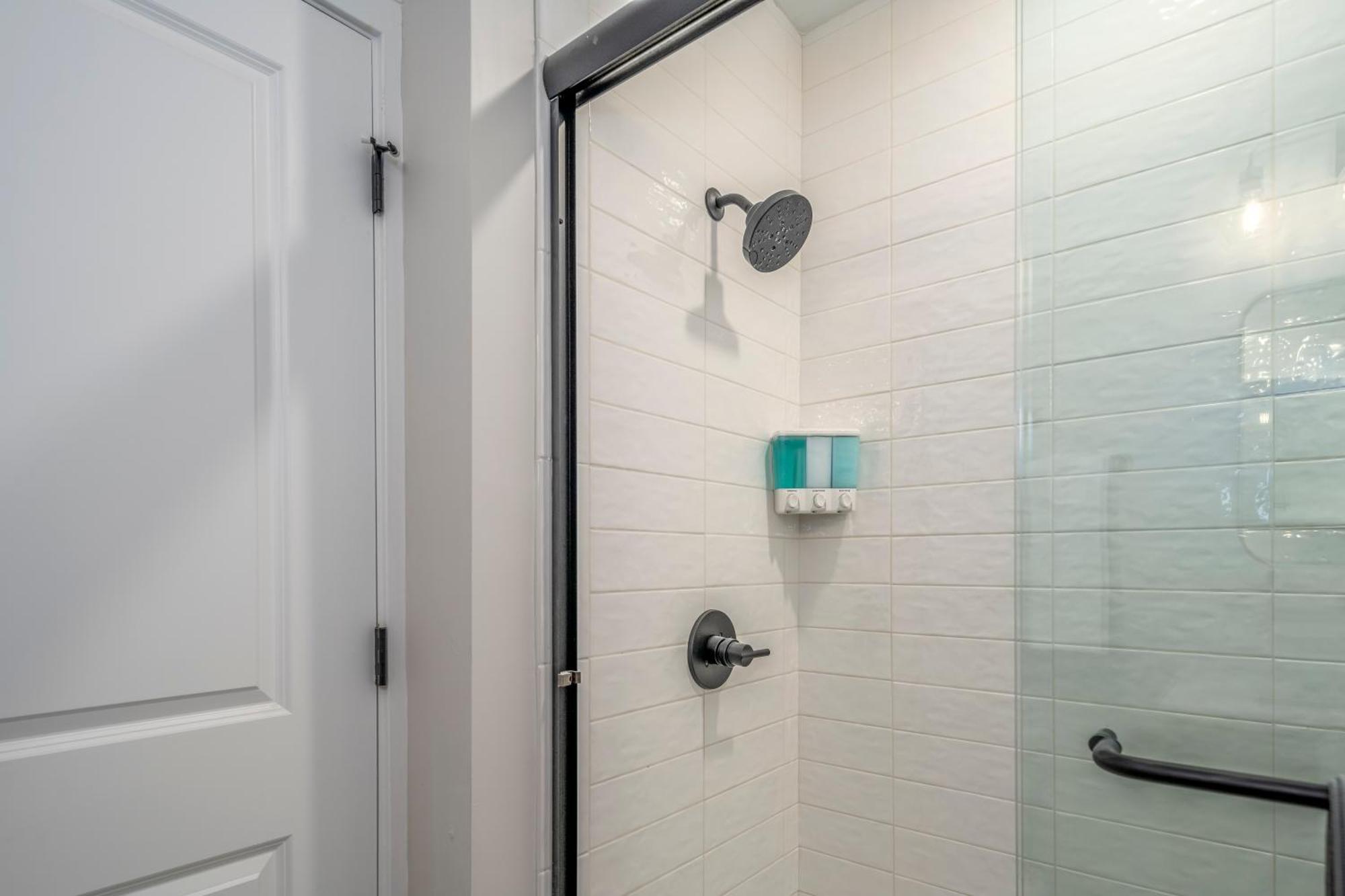 Prime Otr, 3 Lux Queen Beds, Two 55in Tvs, Steps To Tql, Findlay Market, Light Rail, Fast Wifi