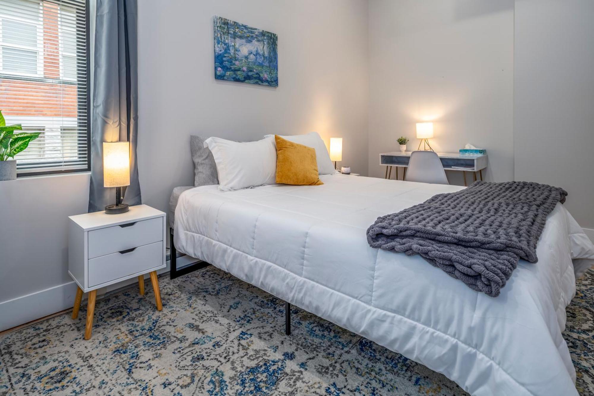 Prime Otr, 3 Lux Queen Beds, Two 55in Tvs, Steps To Tql, Findlay Market, Light Rail, Fast Wifi Apartment