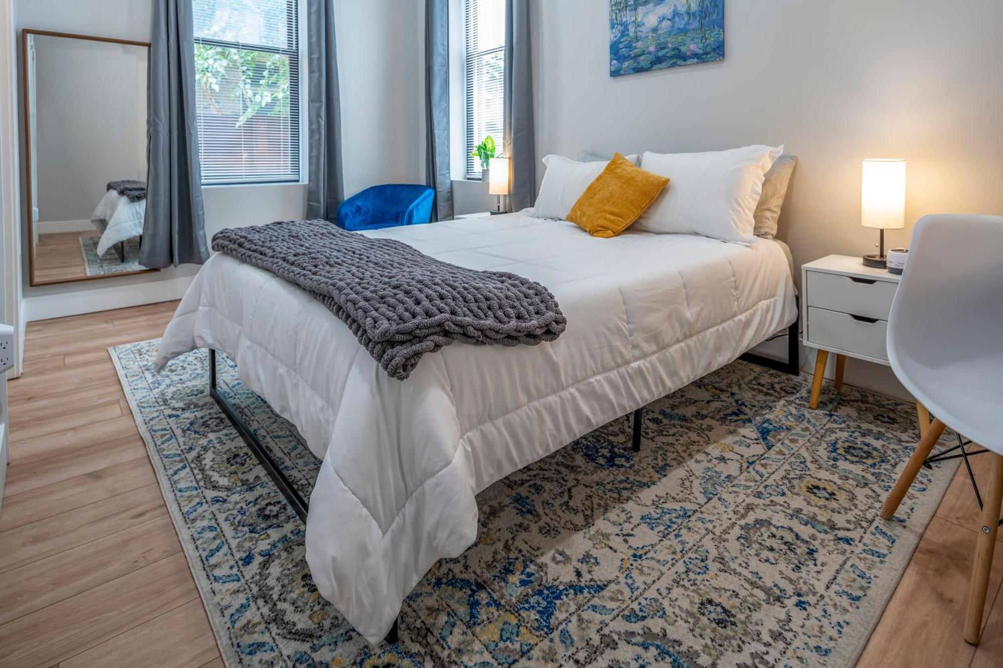 Apartment Prime Otr, 3 Lux Queen Beds, Two 55in Tvs, Steps To Tql, Findlay Market, Light Rail, Fast Wifi Cincinnati