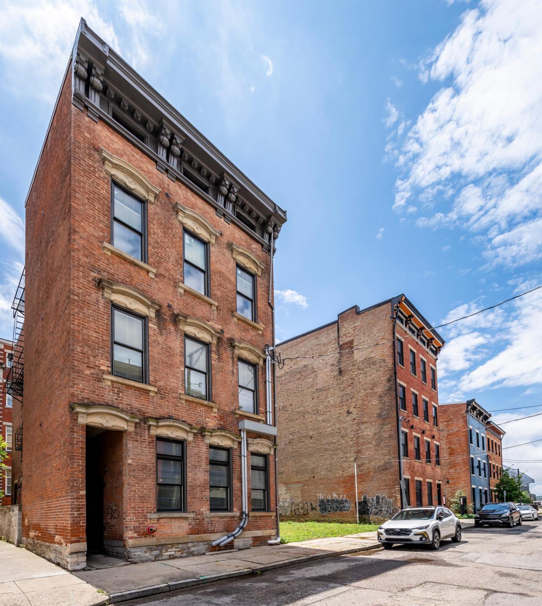 Prime Otr, 3 Lux Queen Beds, Two 55in Tvs, Steps To Tql, Findlay Market, Light Rail, Fast Wifi *